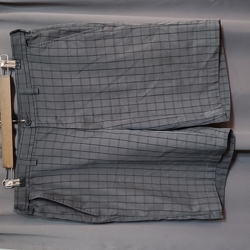 Haggar Men's Golf Style Shorts‎ Gray Black Plaid Size 36 EUC